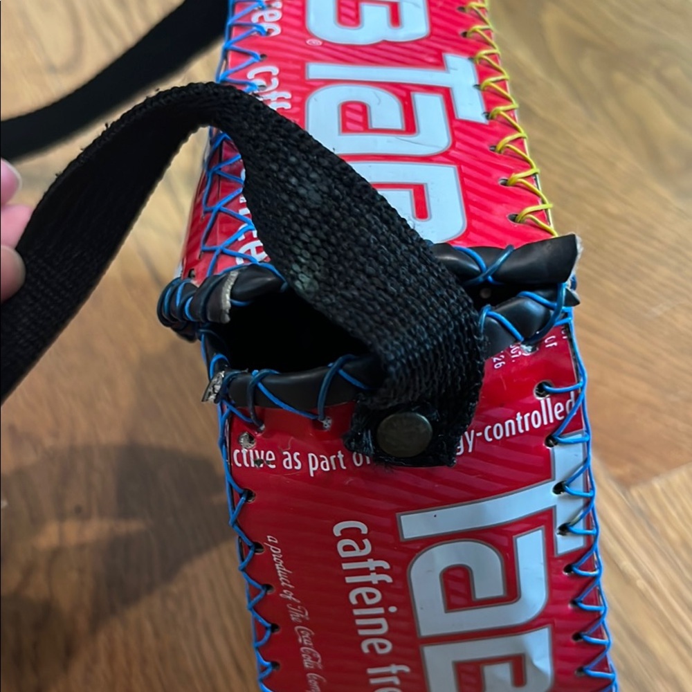Unique TaB Can mini-bag; made from cans of discontinued soft drink - Picture 5 of 6